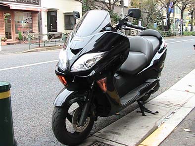 ���s�����́A��V�C�O�O�O�L���ł���